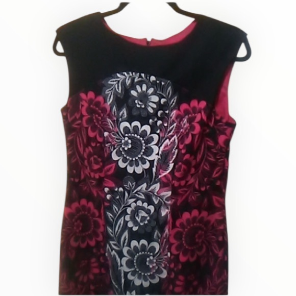 MAGGIE LONDON DESIGNER Sleeveless Black Dress w/ Pink & White Floral Pattern (6) - Picture 4 of 10